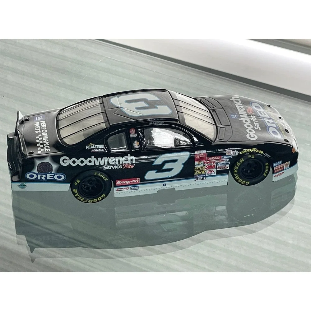 Dale Earnhardt 2001 Monte Carlo Oreo GM Goodwrench 1:24 Die Cast 8.5